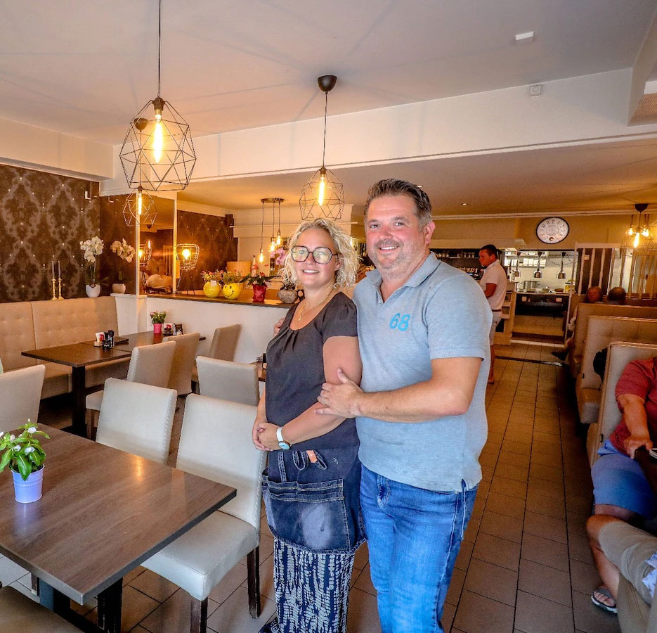 Melissa en Peter in hun Brasserie Eloise in Wenduine